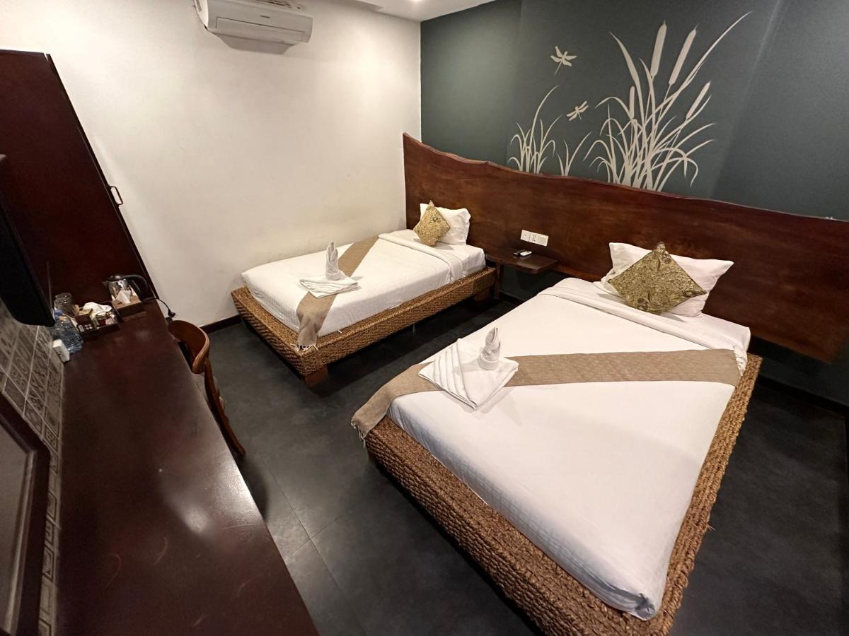 Monsoon Bassac Hotel Phnom-Penh Buitenkant foto