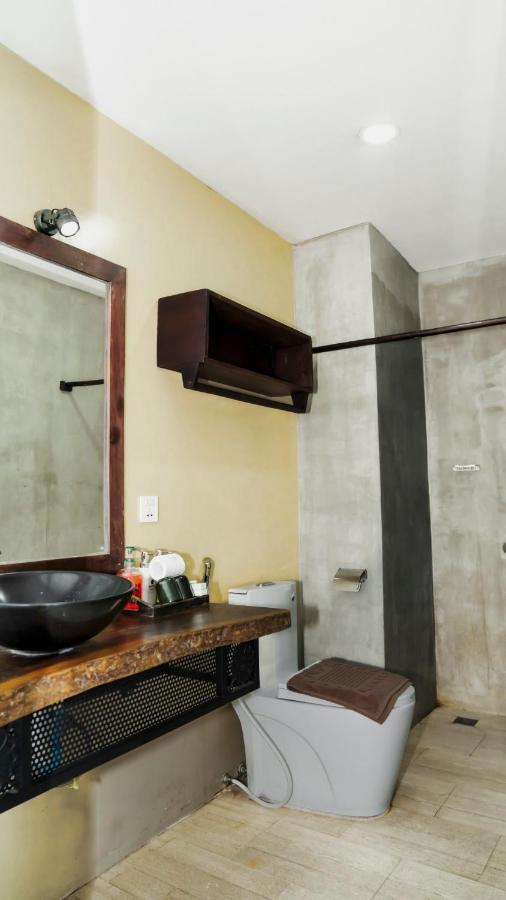 Monsoon Bassac Hotel Phnom-Penh Buitenkant foto