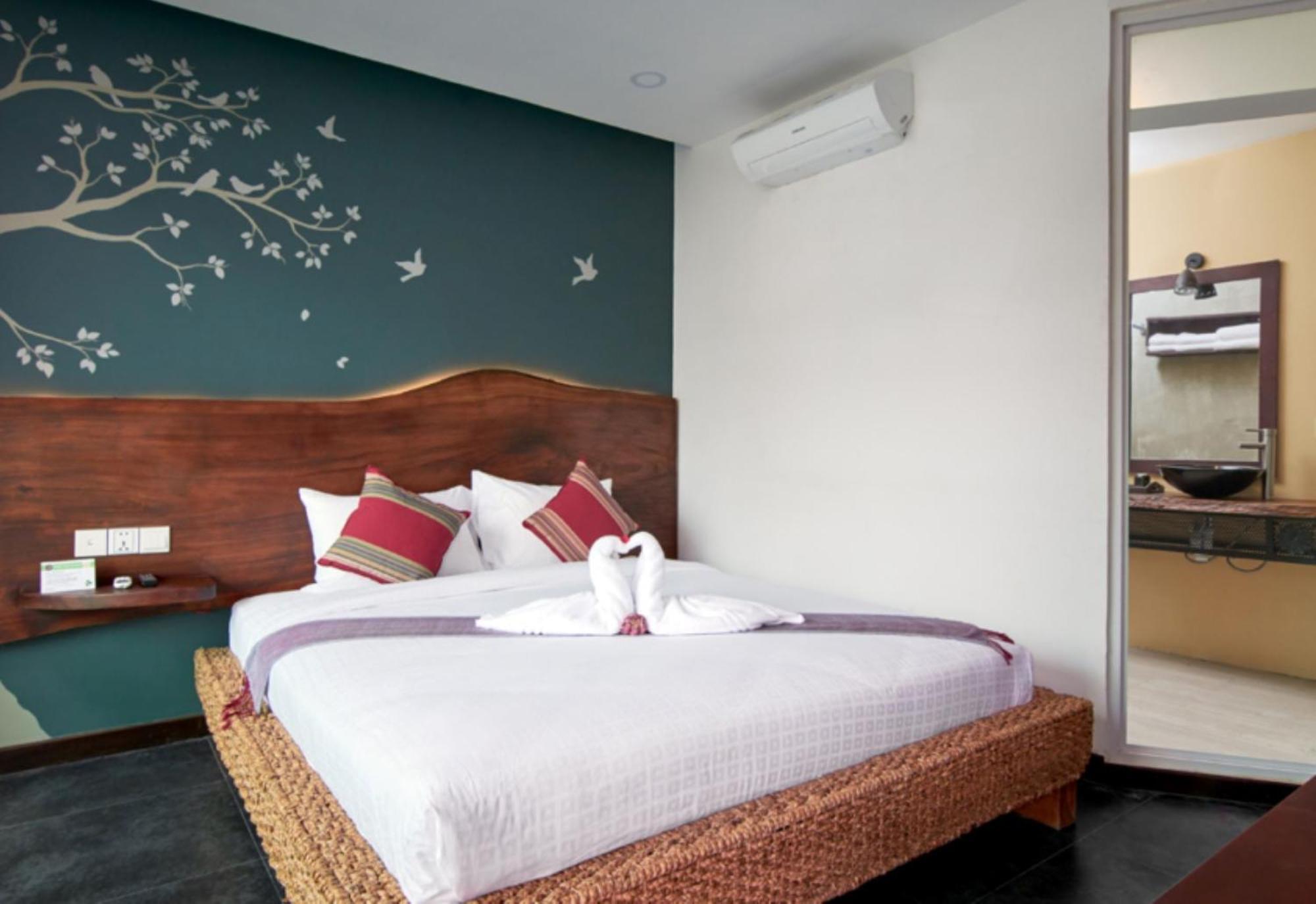 Monsoon Bassac Hotel Phnom-Penh Buitenkant foto