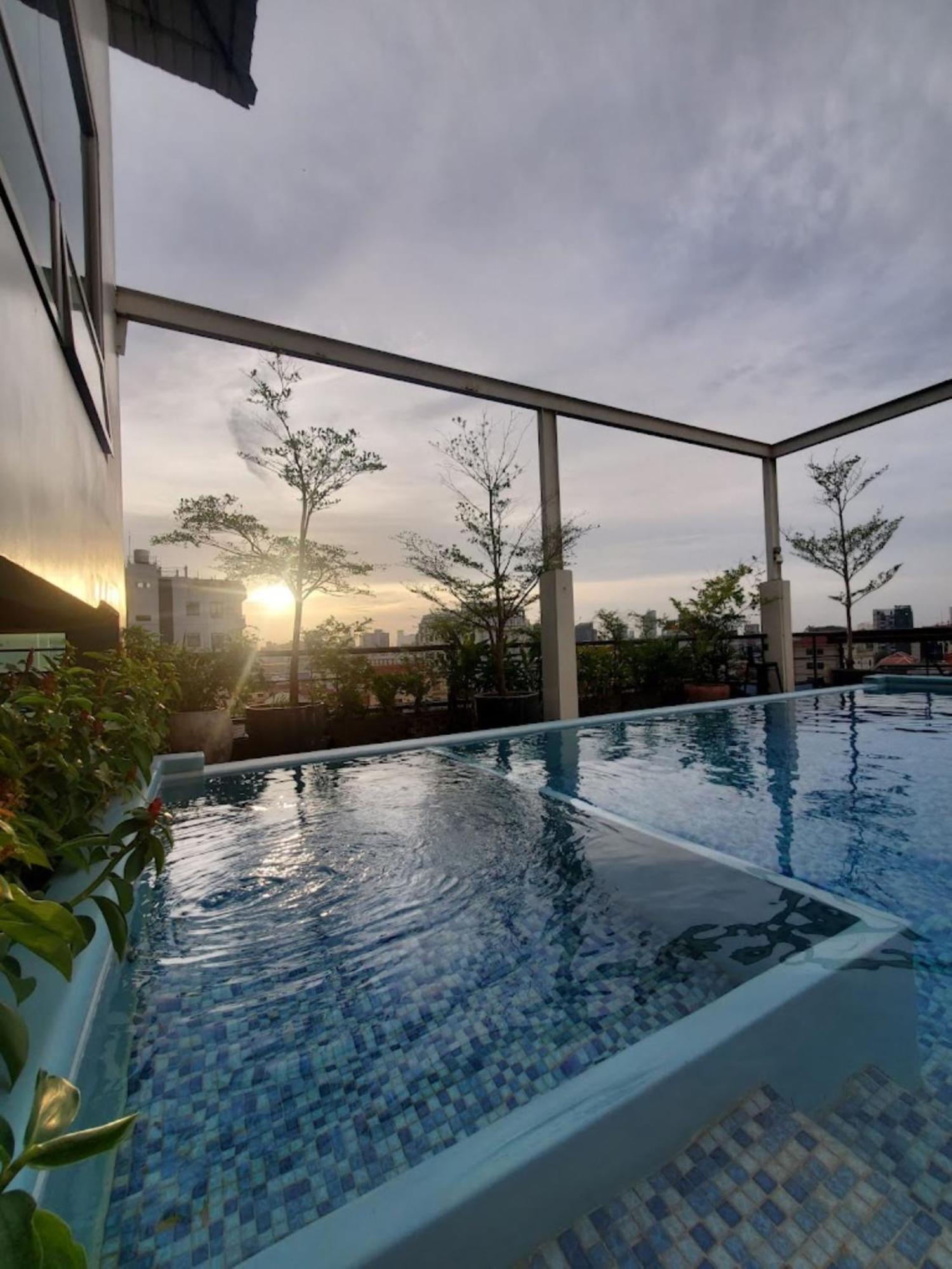 Monsoon Bassac Hotel Phnom-Penh Buitenkant foto