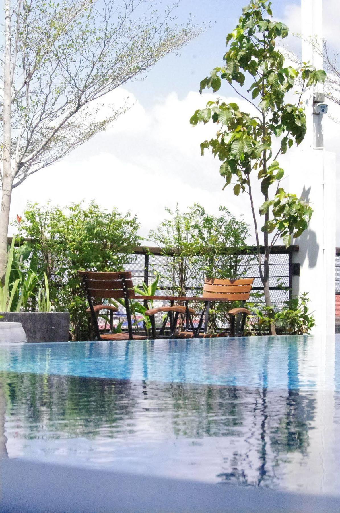 Monsoon Bassac Hotel Phnom-Penh Buitenkant foto