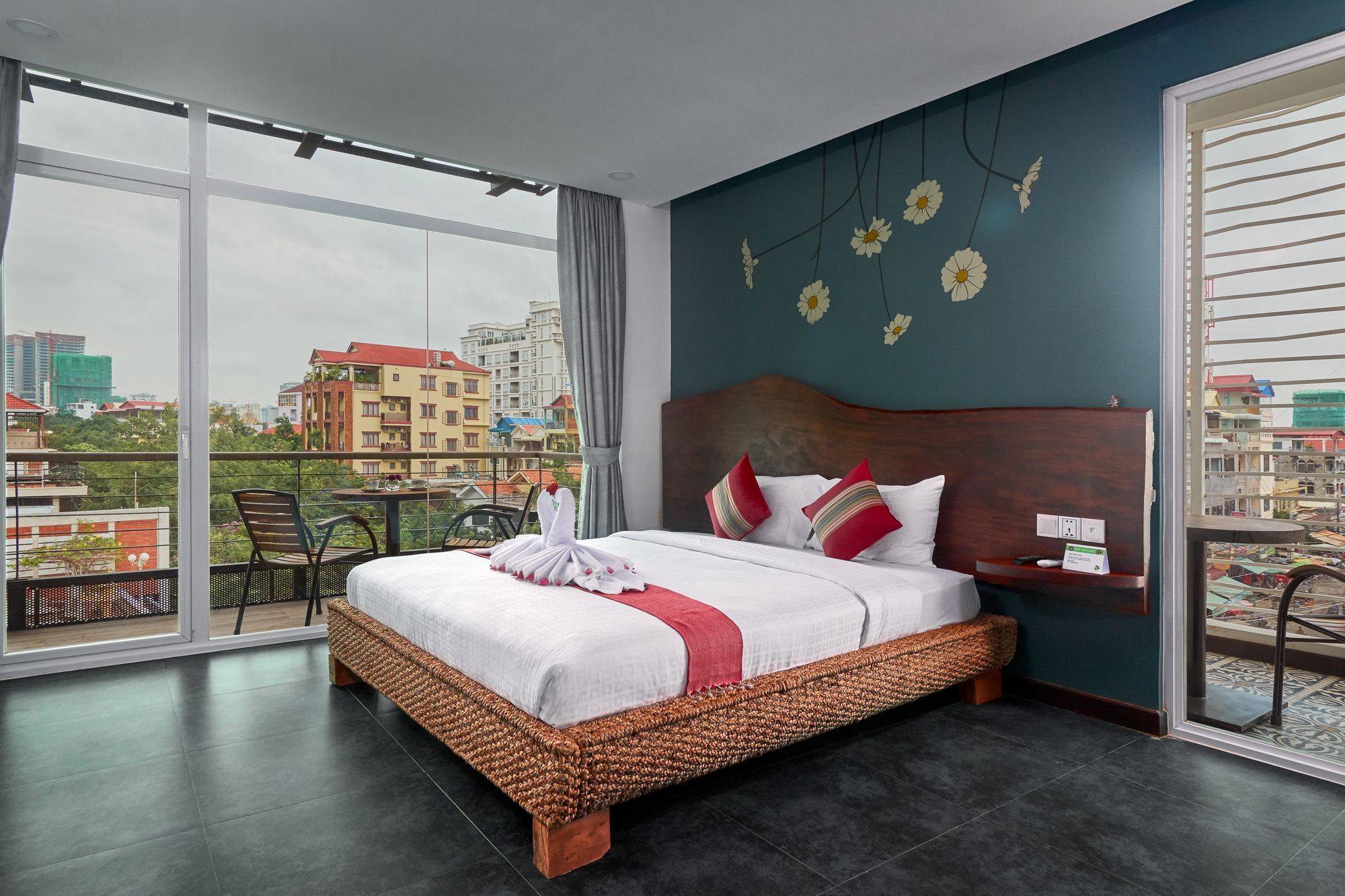 Monsoon Bassac Hotel Phnom-Penh Buitenkant foto