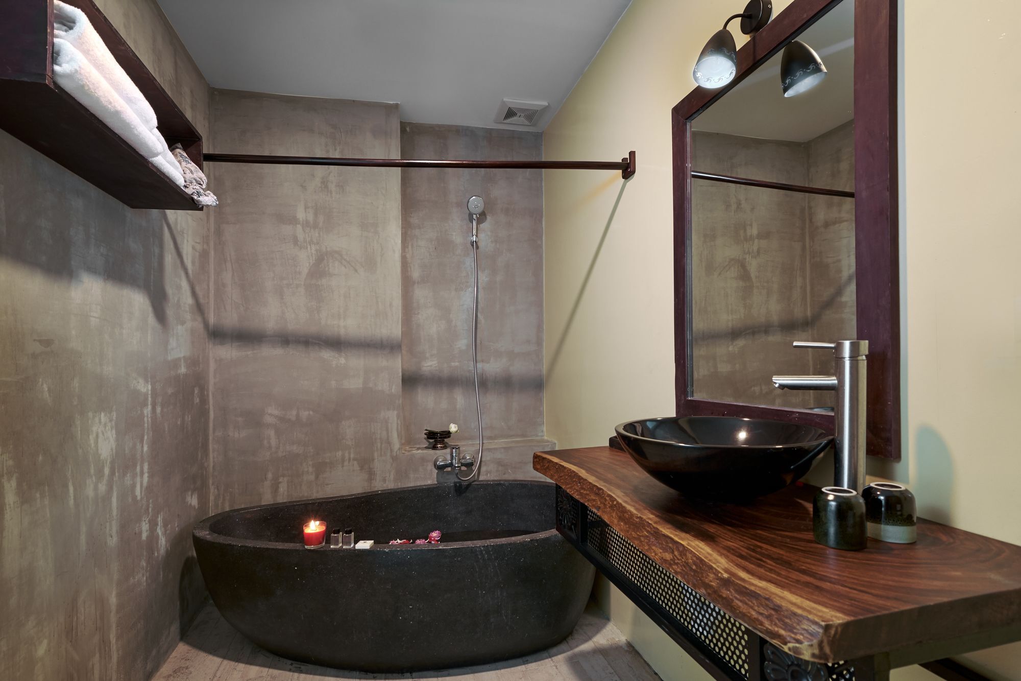 Monsoon Bassac Hotel Phnom-Penh Buitenkant foto